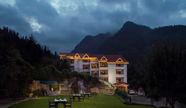 Manali Delights with Apple Country Resort