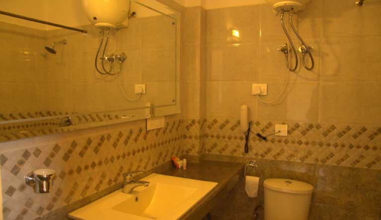 Snow Peak Retreat Manali Honeymoon Package photo 6