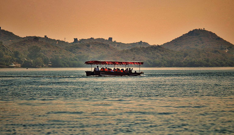 Hotel Mewargarh, Udaipur Package