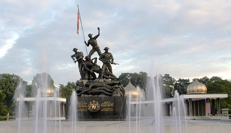Sail through Singapore & Malaysia with Cruise